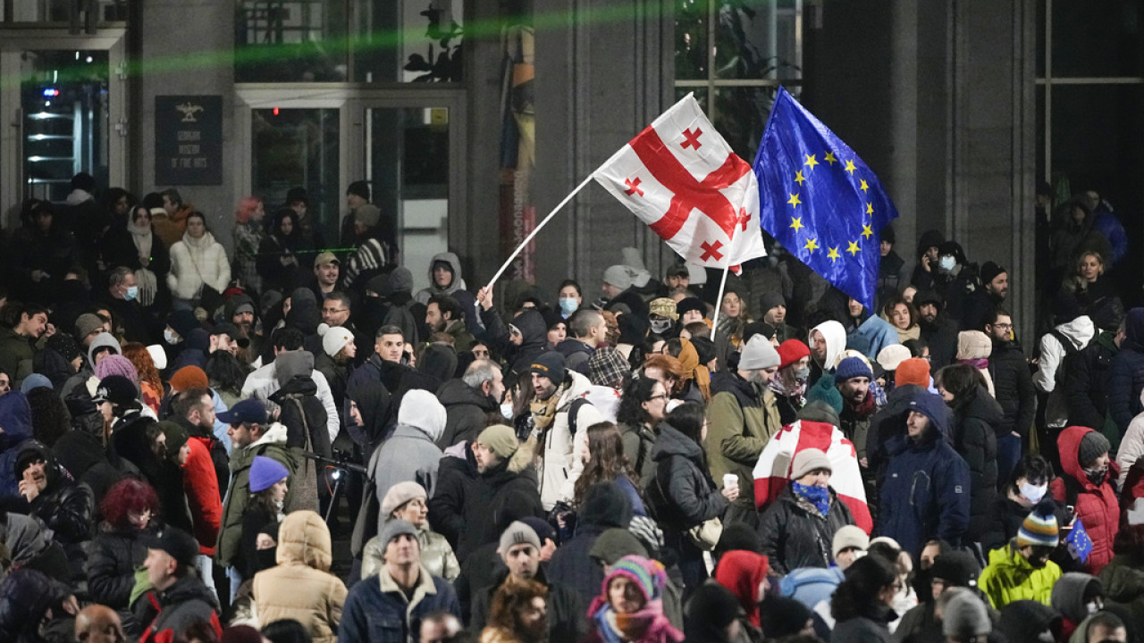 Σύλληψη ηγετών της αντιπολίτευσης κατά τη διάρκεια διαδήλωσης στη Γεωργία- Καταδικάζει η ΕΕ