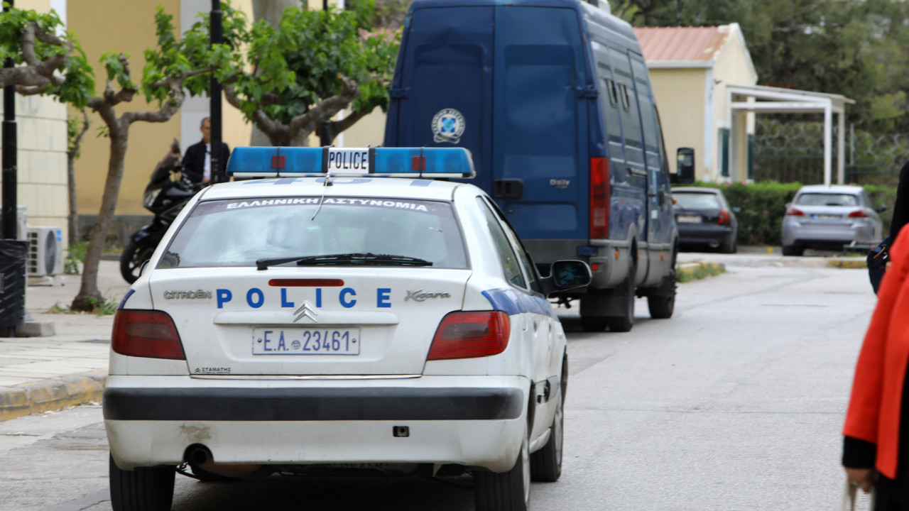 Κέρκυρα: Στον εισαγγελέα ο καθ’ ομολογίαν αδελφοκτόνος - Το μαχαίρι και τα ματωμένα ρούχα μέσα στη μαύρη σακούλα