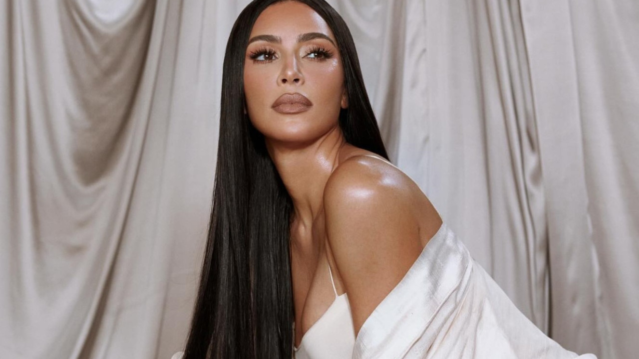 Kim Kardashian: Έσπασε το πόδι της και κυκλοφορεί με γύψο σε σχήμα μπότας με τακούνι – Ευφάνταστο και κομψό… (φωτό)