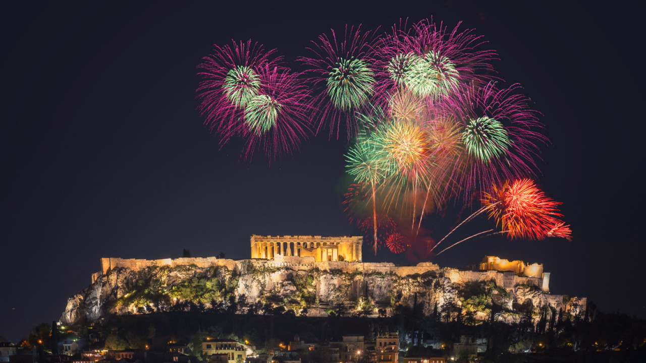 Έθιμα για Καλή Χρονιά από όλο τον κόσμο: Πετούν πιάτα στις εξώπορτες και αλλάζουν εσώρουχα για να μπει καλά η νέα χρονιά