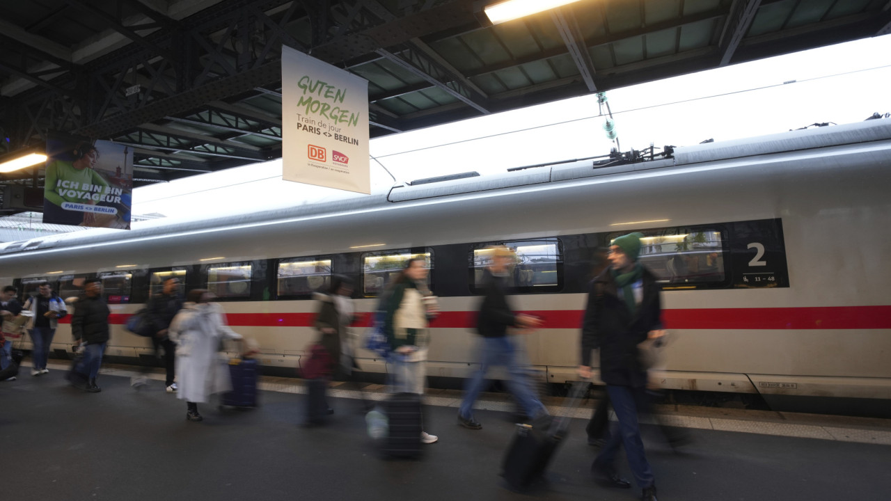 Σοκ στη Γαλλία: Οδηγός αμαξοστοιχίας πήδηξε από εν κινήσει τρένο – Προβλήματα στα δρομολόγια