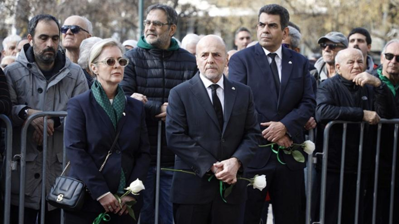 Ο Γιάννης Αλαφούζος για τον Μίμη Δομάζο: «Τον έλεγαν κοντό, αλλά ήταν γίγαντας – Να μείνει άσβεστη η μνήμη του» Ο Γιάννης Αλαφούζος για τον Μίμη Δομάζο: «Τον έλεγαν κοντό, αλλά ήταν γίγαντας – Να μείνει άσβεστη η μνήμη του»