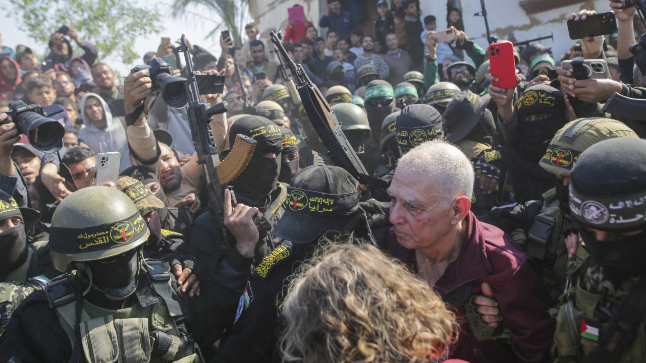 Οι διαπραγματεύσεις με τους απαγωγείς, η έλλειψη φαγητού και οι περίπατοι: Ο Gadi Moses αποκαλύπτει λεπτομέρειες κατά την ομηρία του από τη Χαμάς