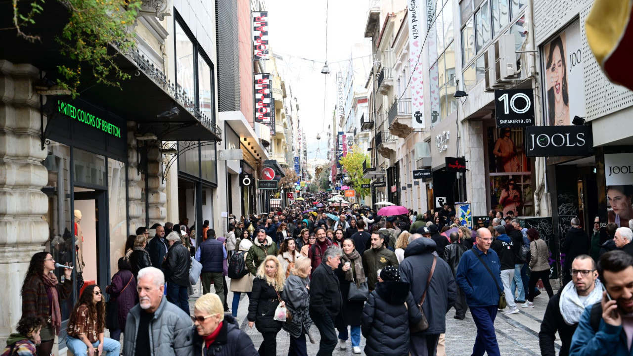 Χειμερινές εκπτώσεις: Ανοιχτά τα καταστήματα την Κυριακή – Το ωράριο λειτουργίας