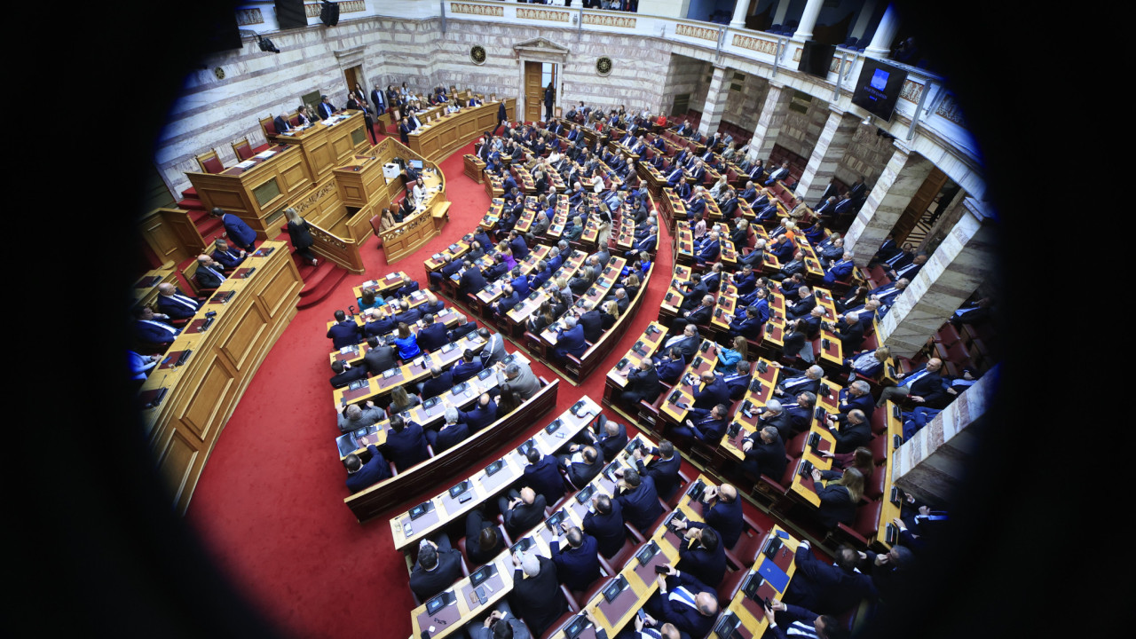 Τέμπη, δύο χρόνια μετά: Στη Βουλή στρέφεται το πολιτικό ενδιαφέρον τις επόμενες ημέρες