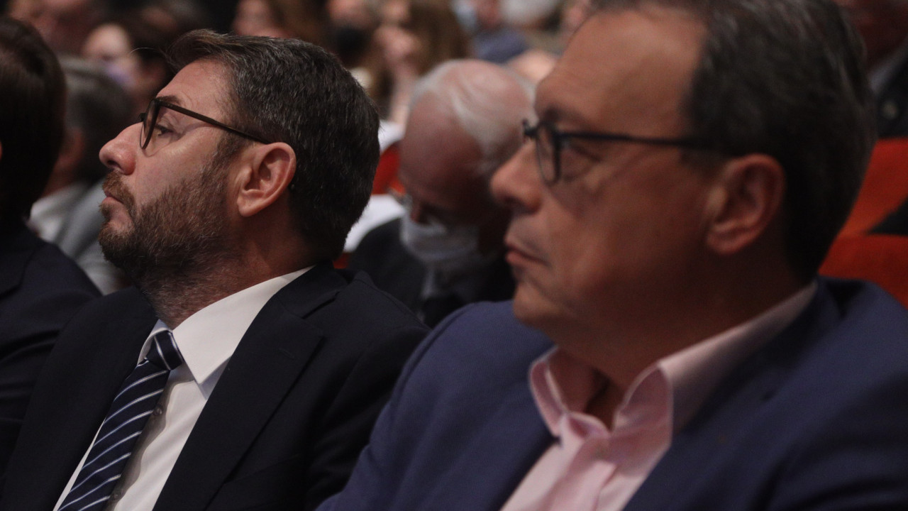 Με την πρόταση δυσπιστίας «ανά χείρας» η αντιπολίτευση Με την πρόταση δυσπιστίας «ανά χείρας» η αντιπολίτευση