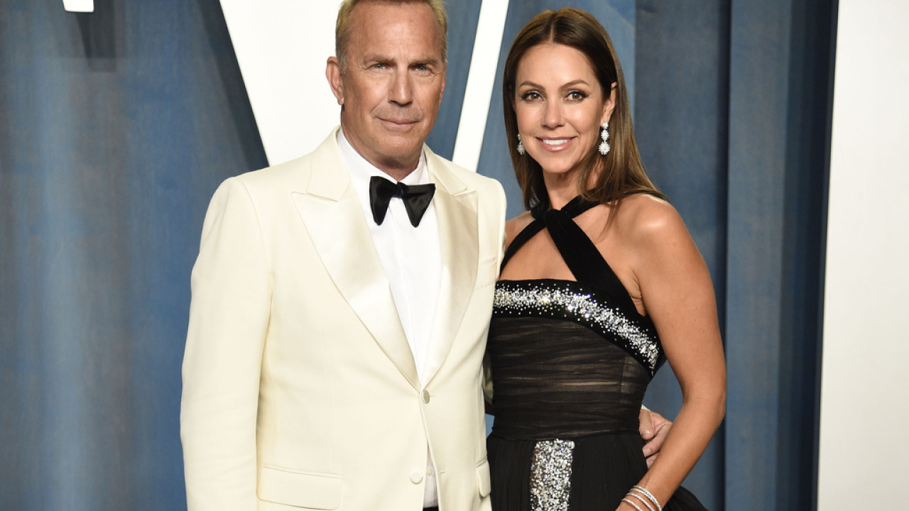Kevin Costner: Η πρώην σύζυγός του αρραβωνιάστηκε – Της δίνει 63.209 δολάρια τον μήνα σε διατροφή