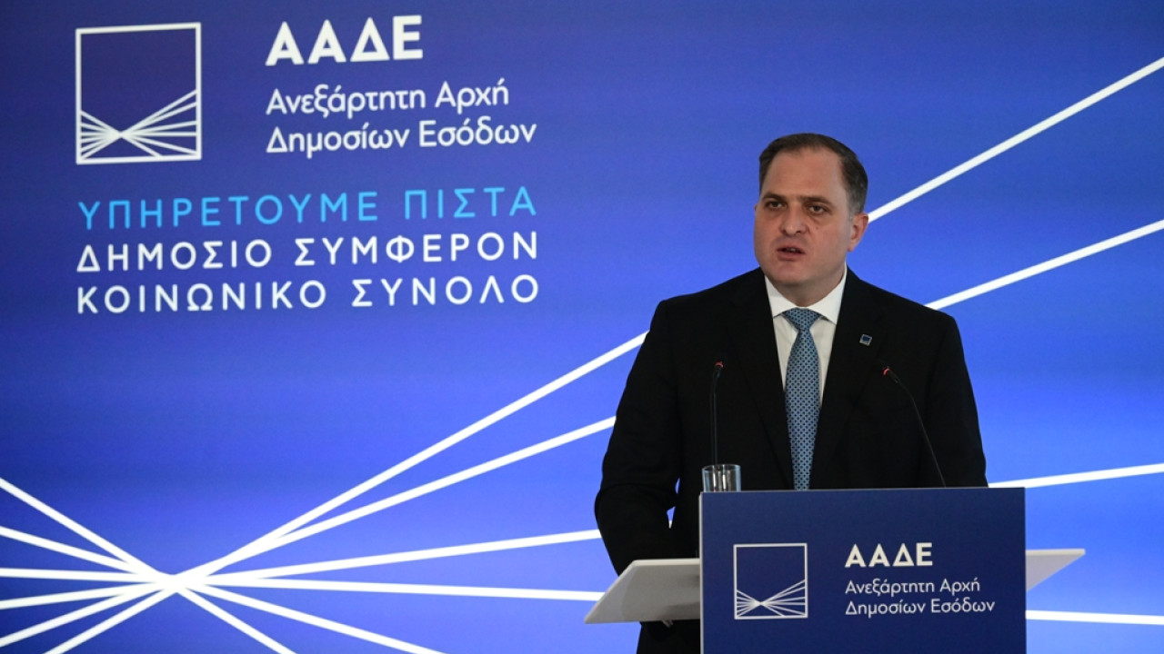 Πιτσιλής στον ΟΟΣΑ: Οι 5 παρεμβάσεις της ΑΑΔΕ που συμβάλλουν στη μείωση του κενού ΦΠΑ