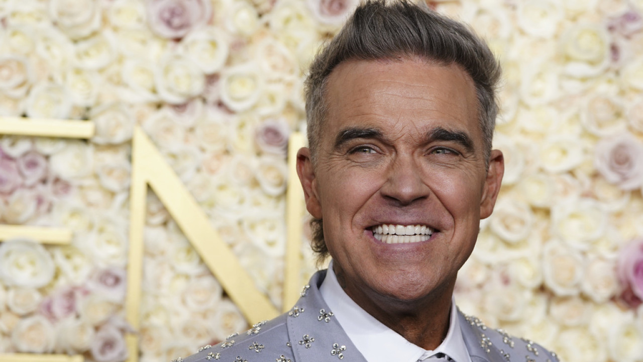 Robbie Williams: «Ισοφάρισε» τους Beatles - Έχει 15 άλμπουμ στην κορυφή του βρετανικού chart