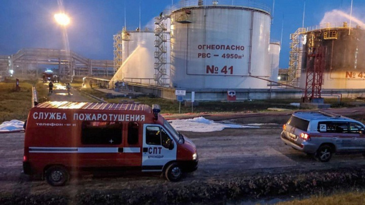 Ουκρανία: Μαζική επίθεση σε ρωσικές πετρελαϊκές και ενεργειακές εγκαταστάσεις - Πλήγμα σε πυρηνικό εργοστάσιο - Φωτιά σε διυλιστήριο