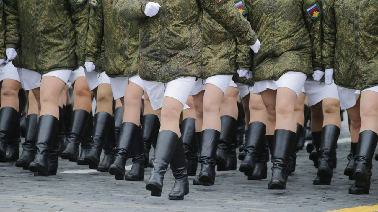 Η Ρωσία τώρα στρατολογεί και γυναίκες στις λεγόμενες «εθελοντικές στρατιωτικές μονάδες»