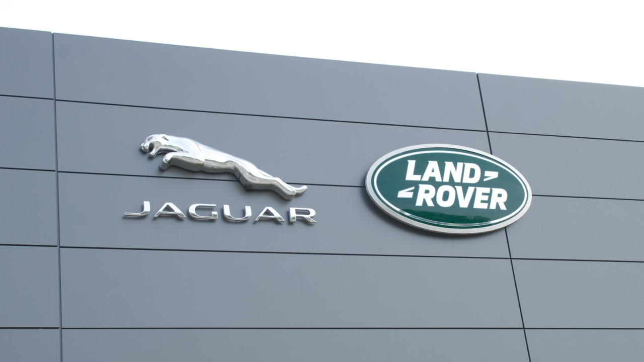 Η Jaguar Land Rover αναζητά «υπεράκτιο» δάνειο 500 εκατομμυρίων δολαρίων