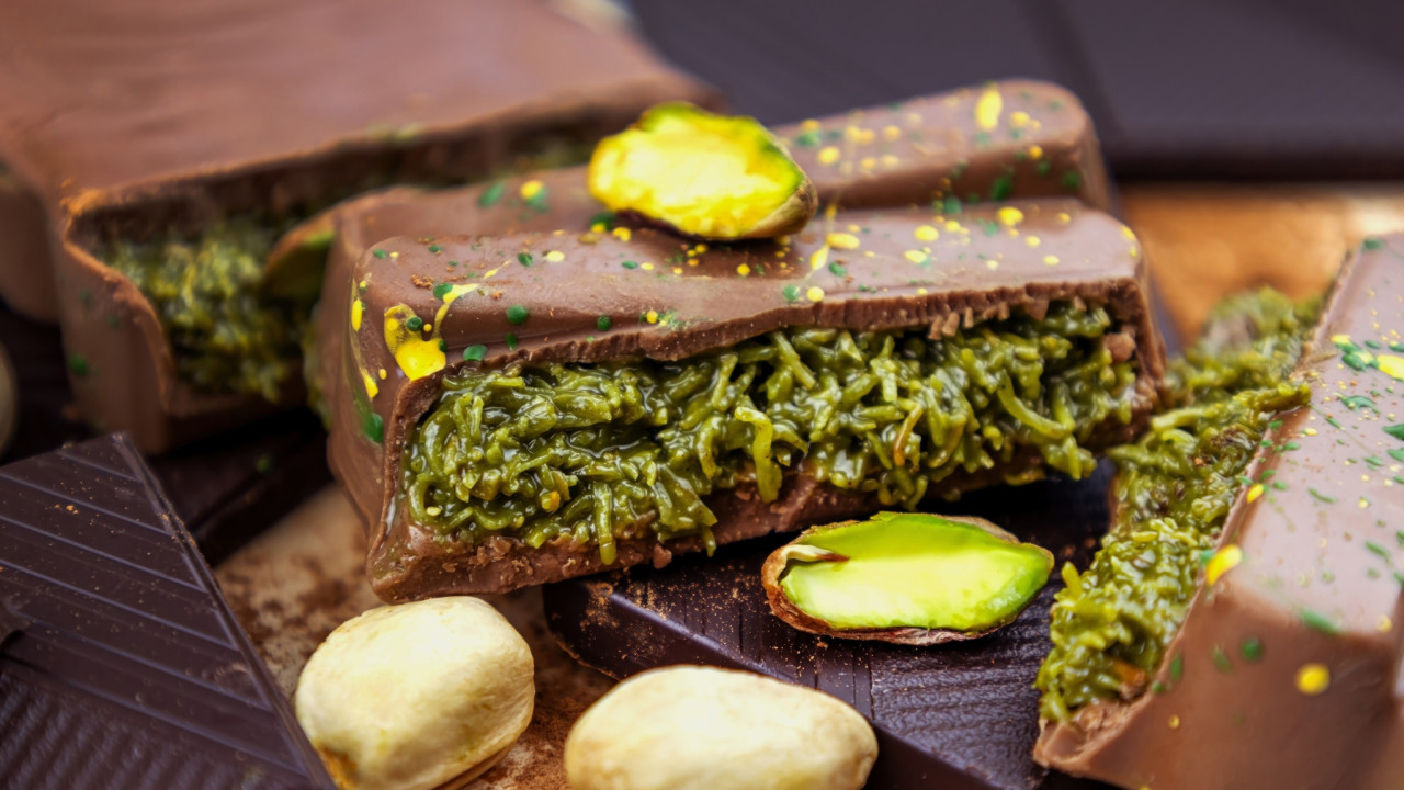 Dubai Chocolate – Ποιος κρύβεται πίσω από τη διάσημη σοκολάτα Dubai Chocolate – Ποιος κρύβεται πίσω από τη διάσημη σοκολάτα