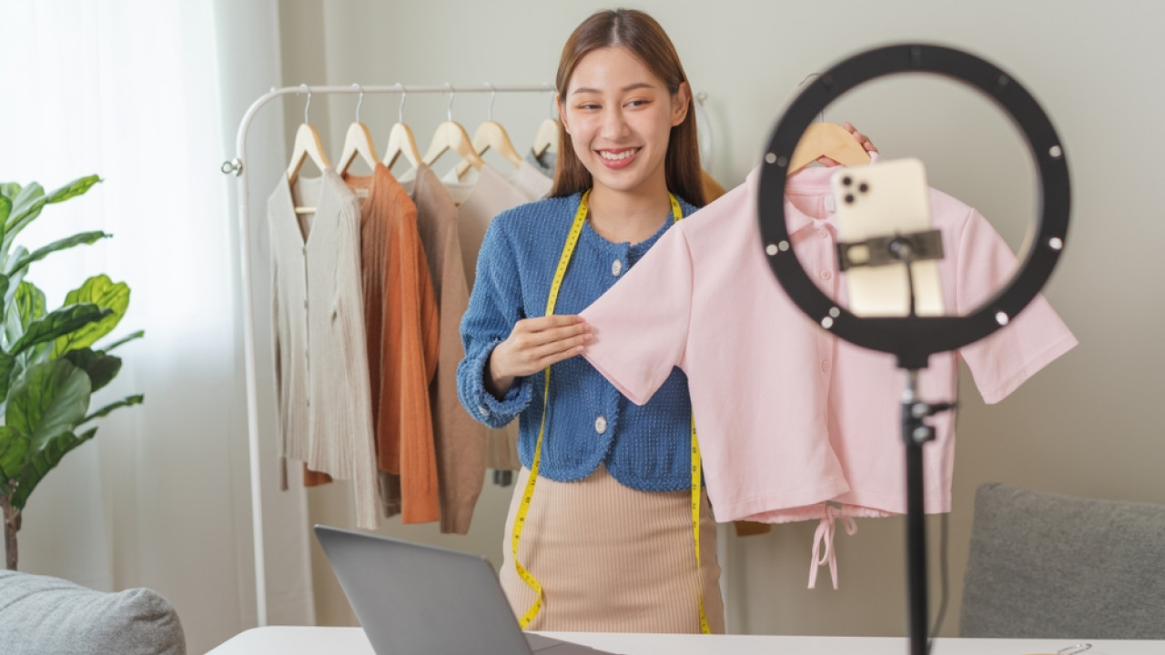 Τι είναι το live shopping, η νέα τάση που «σαρώνει» την αγορά - Τα οφέλη των καταναλωτών και των επιχειρήσεων