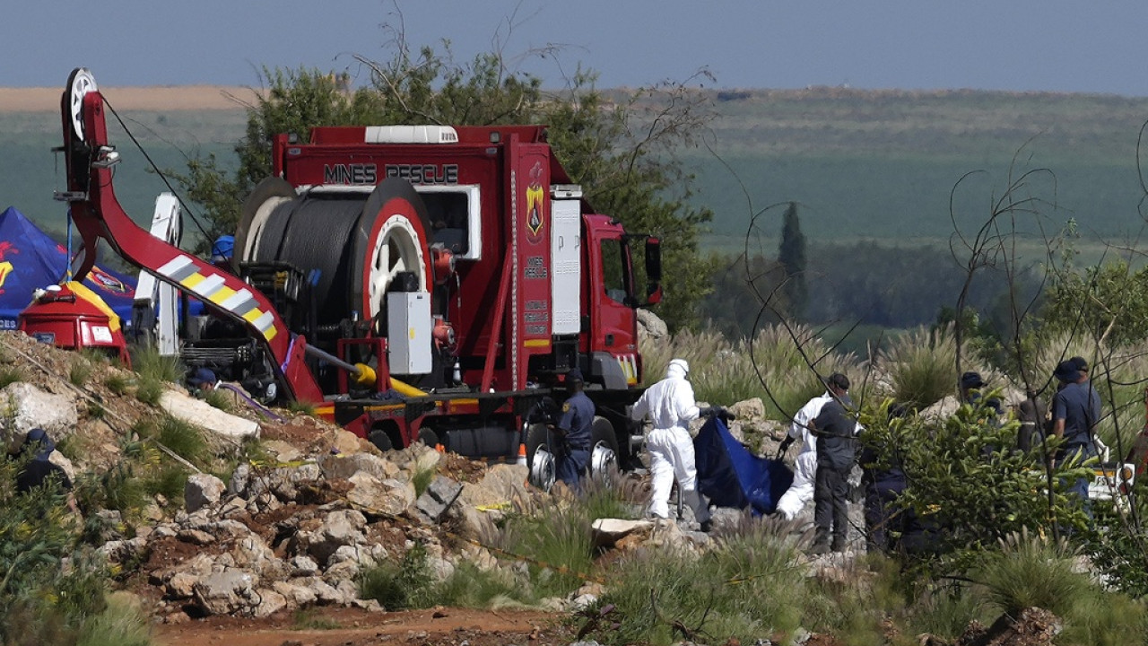 Νότια Αφρική: Διασώστες ανέσυραν 36 σορούς, 82 επιζώντες από ένα παράνομο χρυσωρυχείο - Δείτε βίντεο