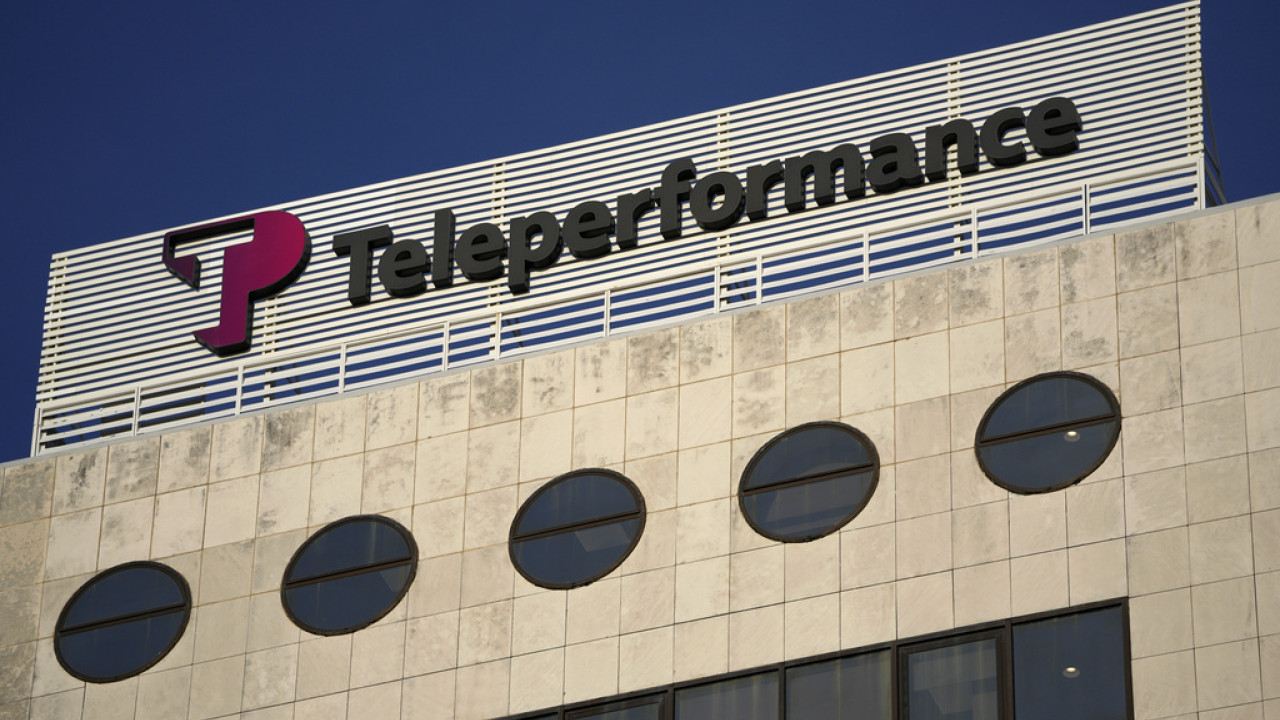 Guardian: «Δεν σε αφήνουν να πας τουαλέτα» – Οι εργαζόμενοι της Teleperformance την κατηγορούν για τις πρακτικές της