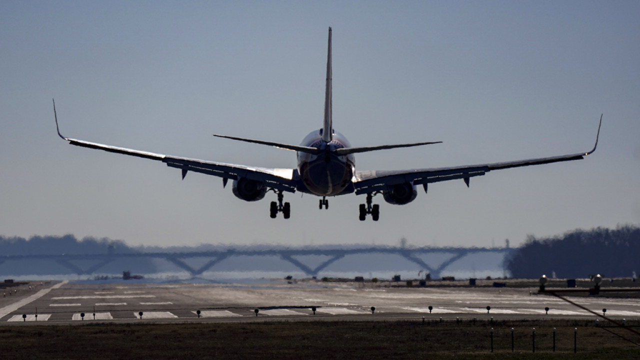 ΗΠΑ: Η FAA θέλει να απαγορευτούν οι πτήσεις ελικοπτέρων στον εναέριο χώρο του αεροδρομίου Ρέιγκαν Ουάσιγκτον