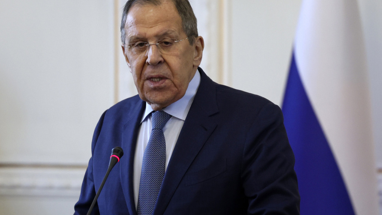 Λαβρόφ: Η Ρωσία θα συνεχίσει να πλήττει στρατιωτικούς στόχους στην Ουκρανία