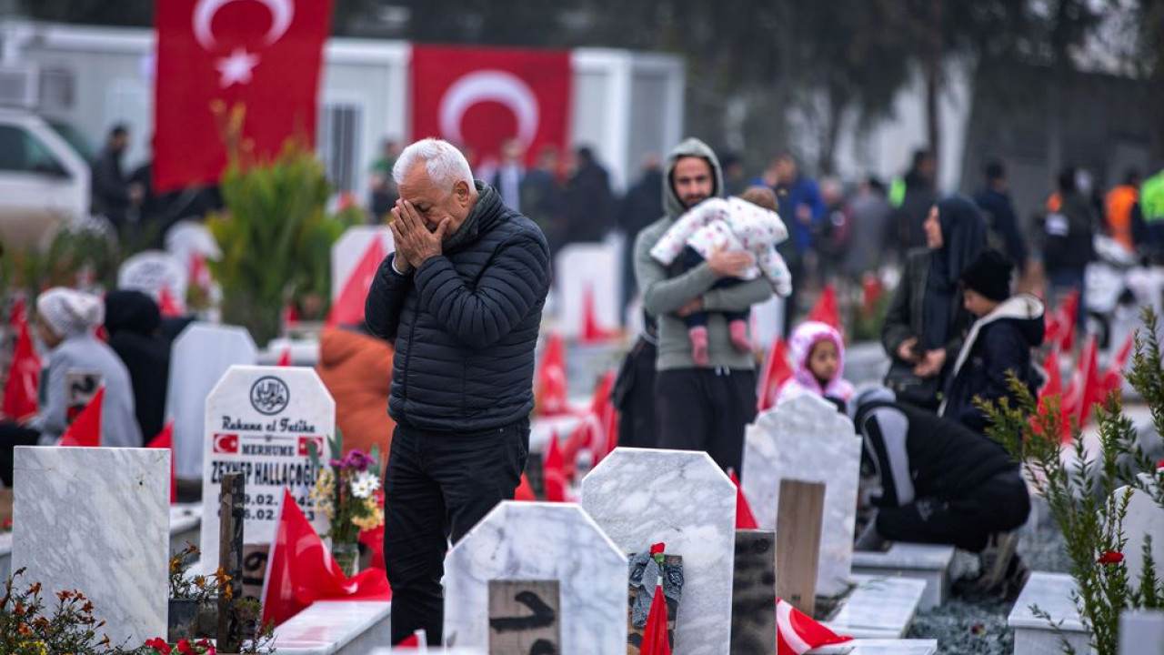 Δύο χρόνια από τον «σεισμό του αιώνα» στην Τουρκία, με περισσότερους από 59.000 νεκρούς - 7 στους 10 ζουν ακόμα σε κοντέινερ