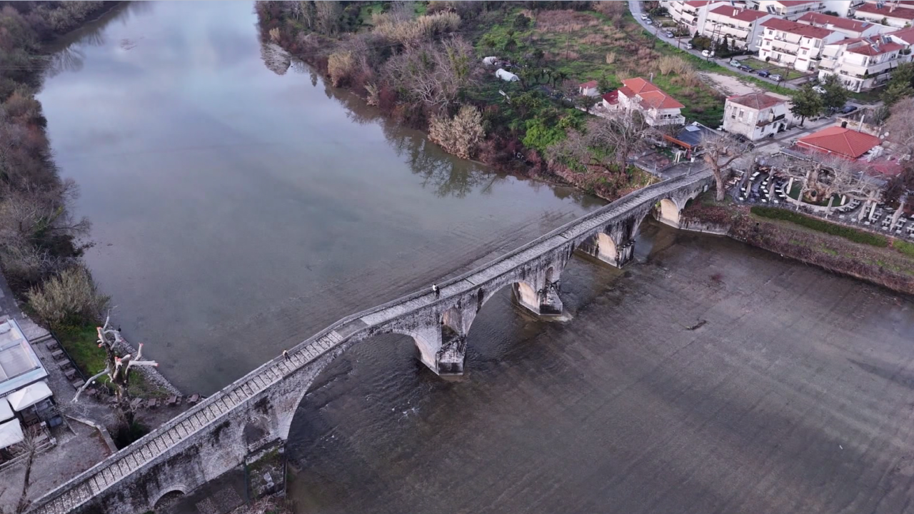 Οδοιπορικό στην Άρτα: Από το γεφύρι και τον πύργο του ρολογιού μέχρι την Παναγία την Παρηγορήτισσα