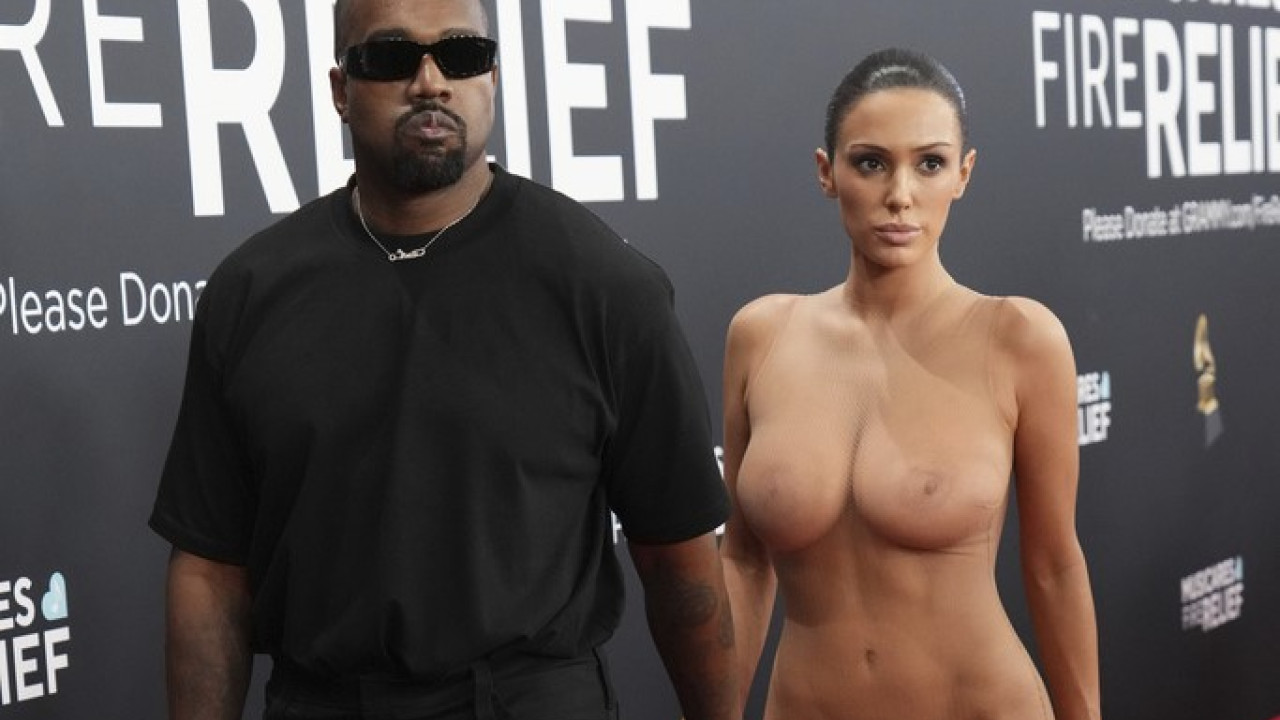 Kanye West και η... «γυμνή» Bianca Censori: Πήγαν απρόσκλητοι στα Grammy και τους πέταξαν έξω με τις κλοτσιές (video-φωτό)