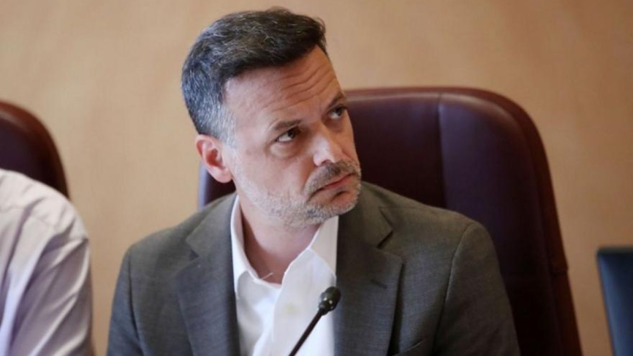 Ο Χ. Δούκας επισκέφτηκε τις οικογένειες από τη Σαντορίνη, που φιλοξενούνται στις κατασκηνώσεις του δήμου Αθηναίων