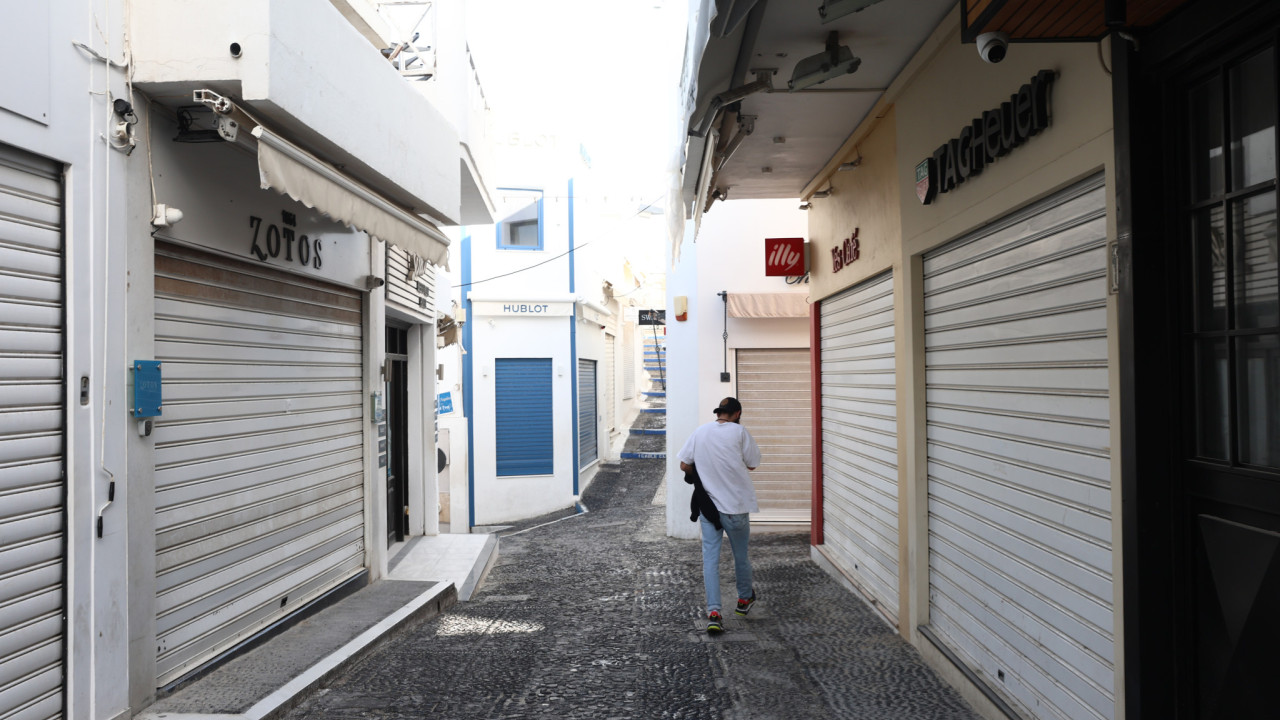 Ερημώνει η Σαντορίνη - Σε επιφυλακή το νησί για τους σεισμούς - (Δείτε βίντεο)