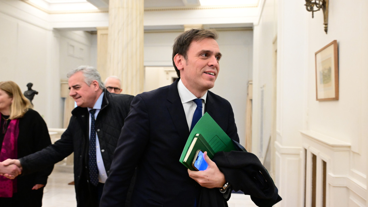 Δημήτρης Μάντζος: Αναστάτωση στο γραφείο του στη Βουλή μετά από φωνές