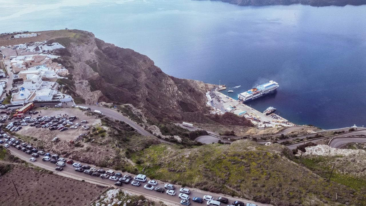 Κορυφώνεται η αγωνία στη Σαντορίνη: Πάνω από 200 σεισμοί έως 4,9 Ρίχτερ από το Σάββατο - Περίπου 9.000 άτομα έχουν φύγει από το νησί
