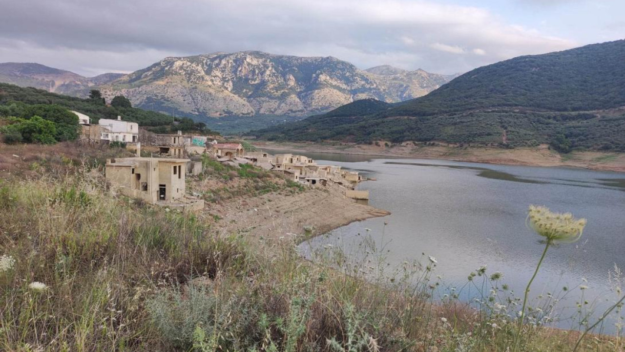 Σφενδύλι: Το βυθισμένο χωριό του Ηρακλείου - Βίντεο