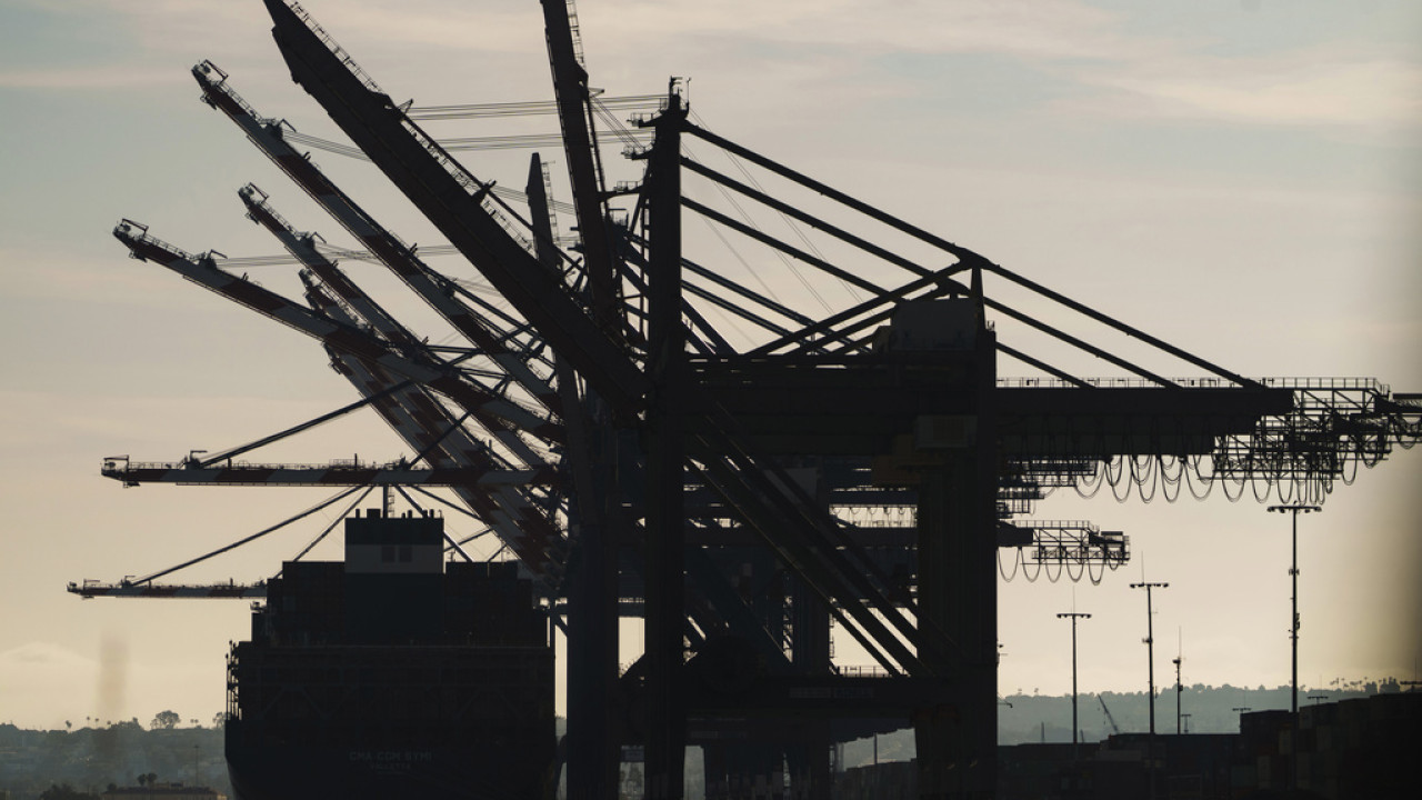 Αύξηση ρεκόρ στη διακίνηση containers στο λιμάνι της Σαγκάης στη σκιά των δασμών του Τραμπ