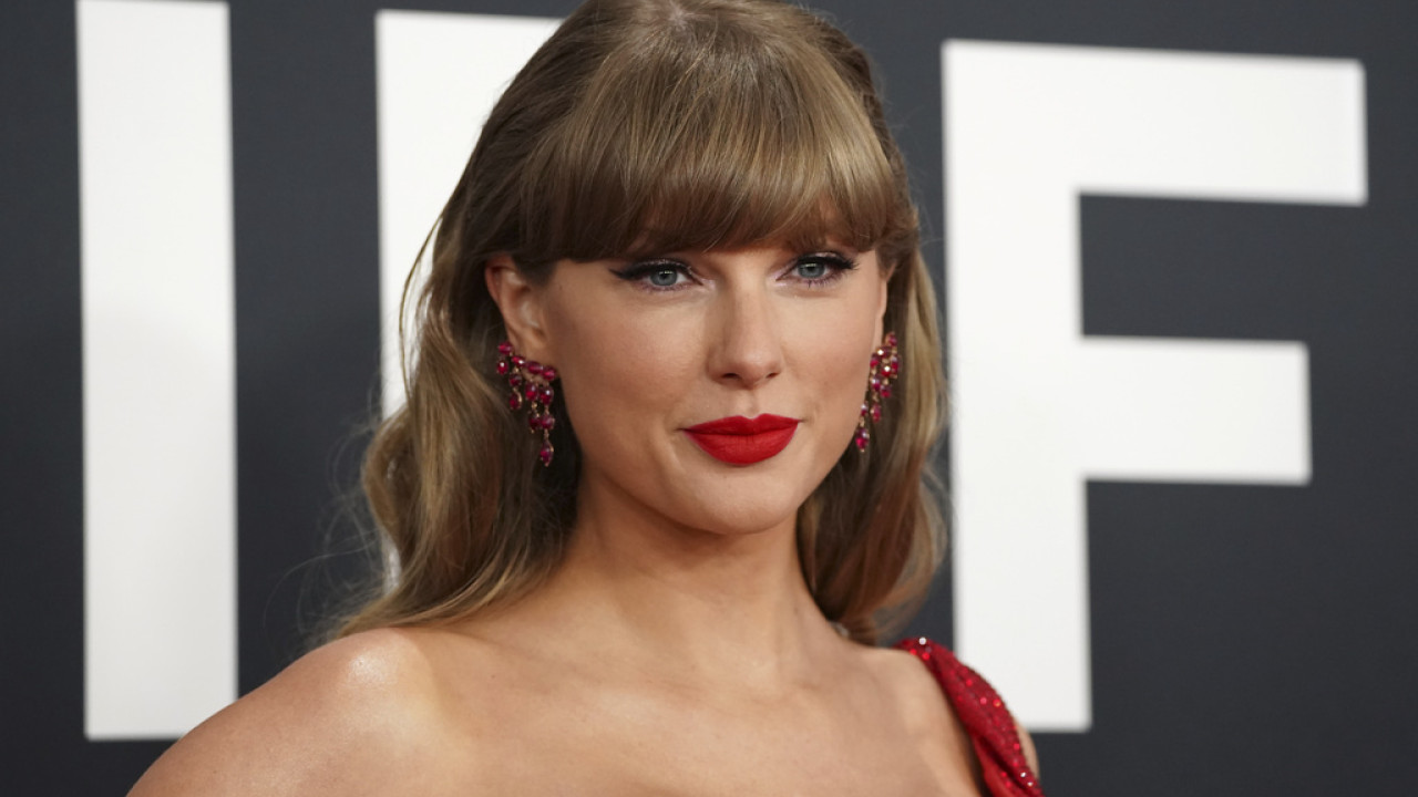 Taylor Swift: Φήμες ότι είναι έγκυος και… αφερέγγυος ο Travis Kelce – Οι «swifties» έχουν στήσει πάρτι