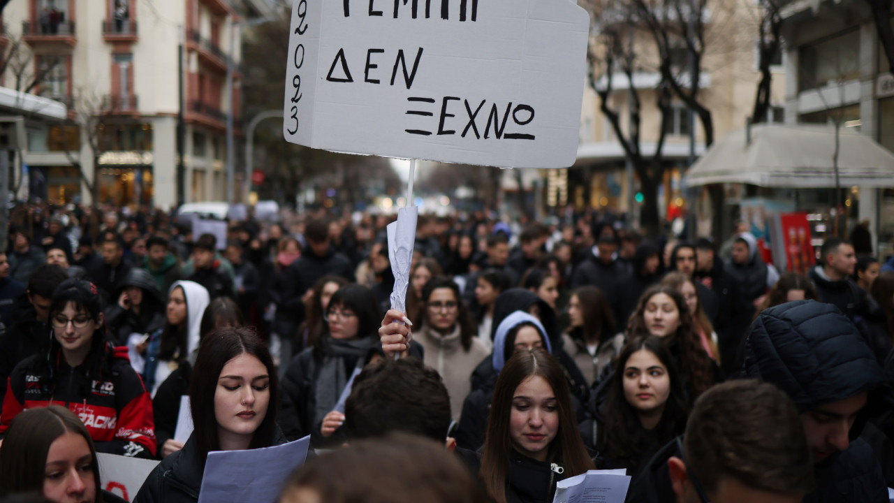 Όλη η Ελλάδα στους δρόμους για τα Τέμπη