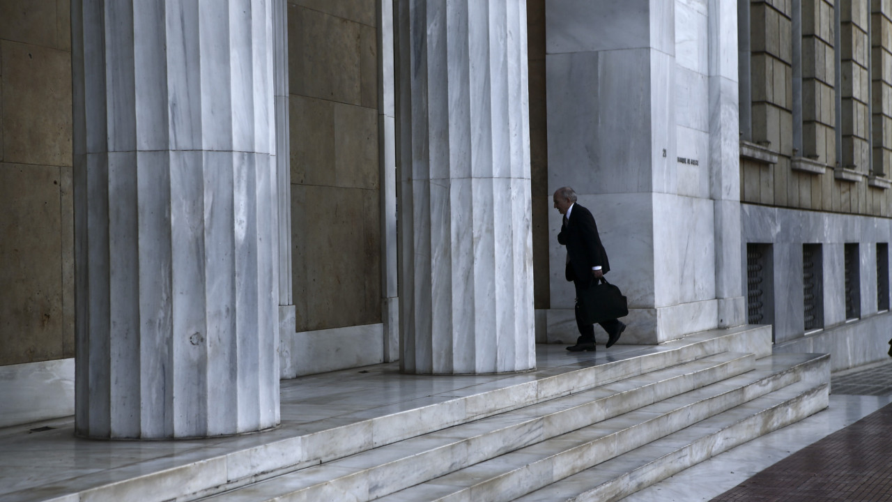 ΤτΕ: Διευρύνθηκε στα 15,1 δισ. ευρώ το έλλειμμα τρεχουσών συναλλαγών