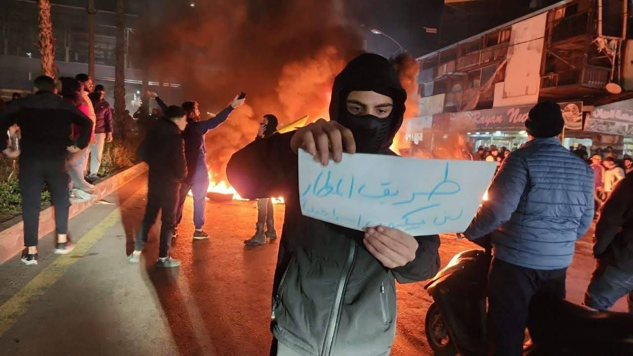 Απέκλεισαν τον αυτοκινητόδρομο που οδηγεί στο διεθνές αεροδρόμιο της Βηρυτού υποστηρικτές της Χεζμπολάχ – βιντεο