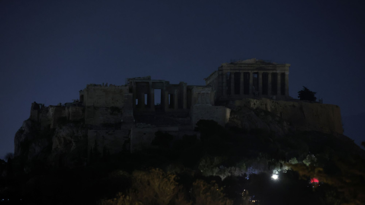 Αθήνα: Έσβησαν τα φώτα στην πόλη και την Ακρόπολη για την Ώρα της Γης