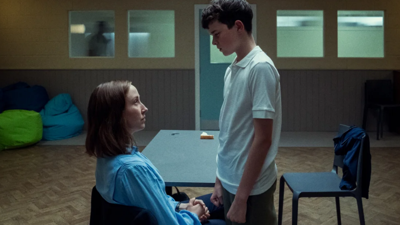 Γιατί όλοι μιλούν για το «Adolescence», τη σειρά του Netflix που είναι ο εφιάλτης κάθε γονιού