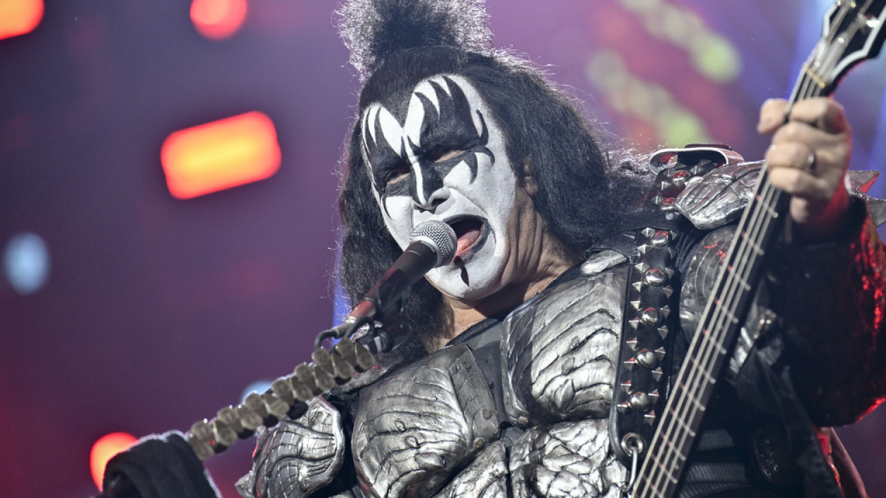 Ο Gene Simmons των KISS χρεώνει 12 χιλ. δολάρια στους θαυμαστές του για να γίνουν προσωπικοί του βοηθοί για μια μέρα