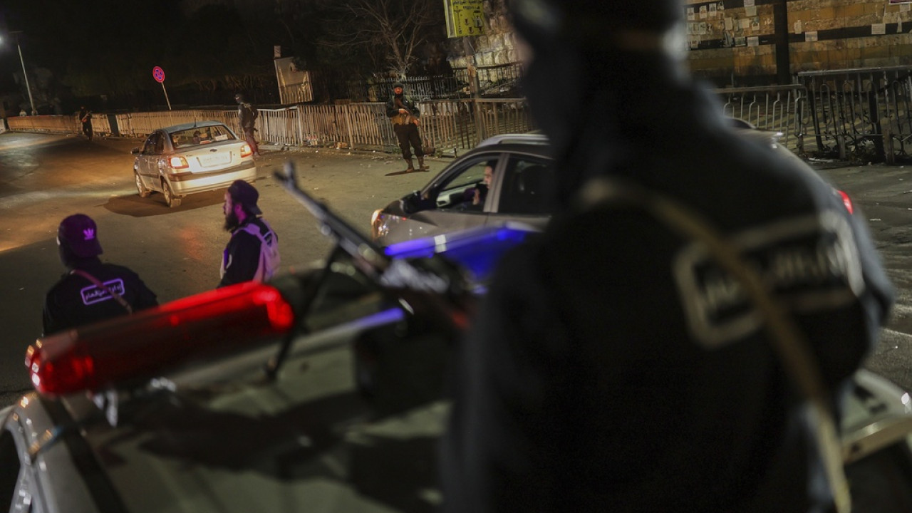 Συρία : Οι δυνάμεις ασφαλείας σκοτώνουν 28 πιστούς του Άσαντ Συρία : Οι δυνάμεις ασφαλείας σκοτώνουν 28 πιστούς του Άσαντ