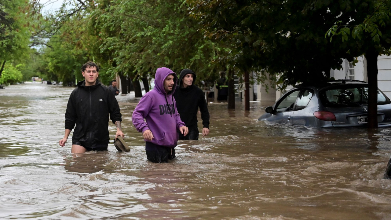 Αργεντινή: Τουλάχιστον 13 νεκροί από τις πλημμύρες στην Μπαΐα Μπλάνκα - Αγνοούνται 2 μικρά κοριτσάκια