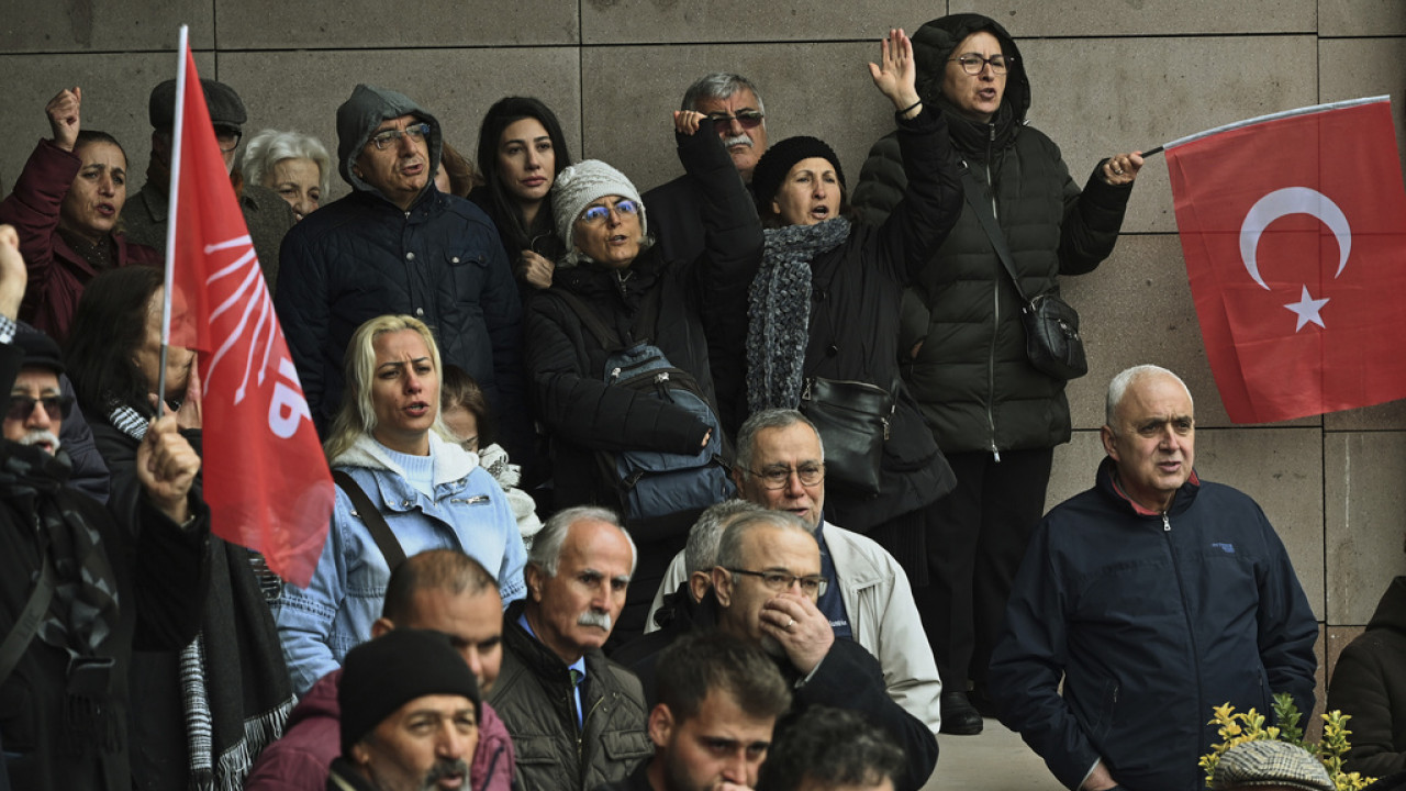 Τουρκία: Έκτακτο συνέδριο του Ρεπουμπλικανικού Λαϊκoύ Κόμματος στις 6 Απριλίου