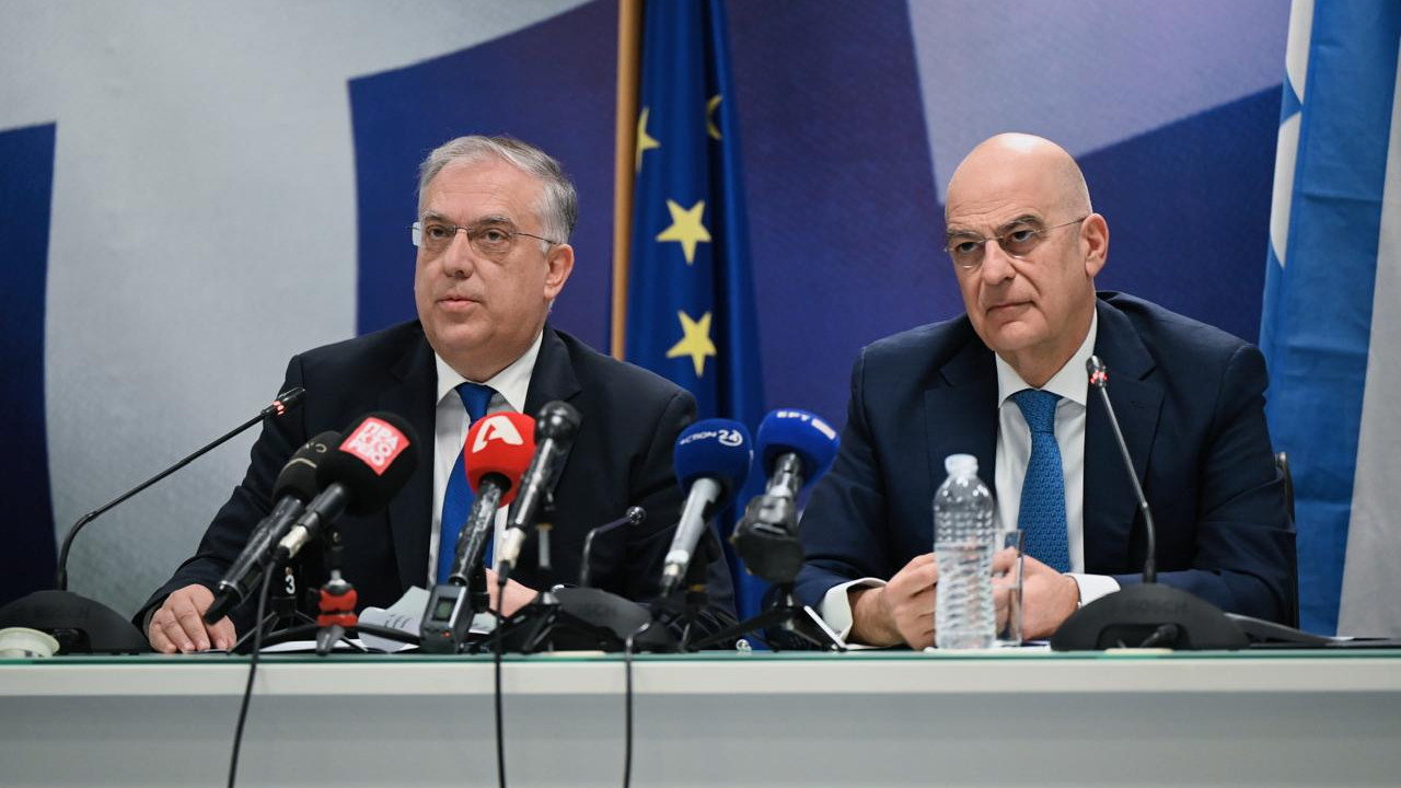 Υπεγράφη από τους Δένδια και Θεοδωρικάκο η σύμβαση για το πρόγραμμα «Θώραξ»