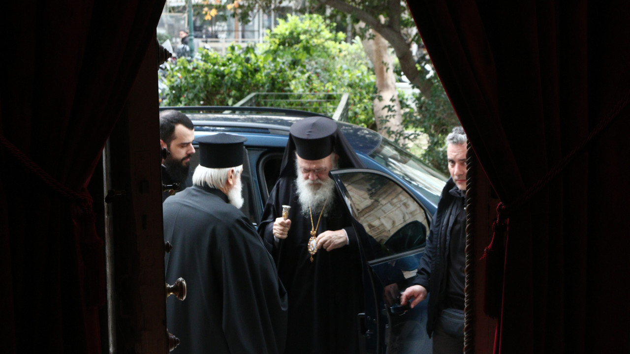 Ο Αρχιεπίσκοπος Ιερώνυμος στο Ιερό Ησυχαστήριο Αγίου Πορφυρίου για τους Α’ Χαιρετισμούς της Παναγίας Ο Αρχιεπίσκοπος Ιερώνυμος στο Ιερό Ησυχαστήριο Αγίου Πορφυρίου για τους Α’ Χαιρετισμούς της Παναγίας