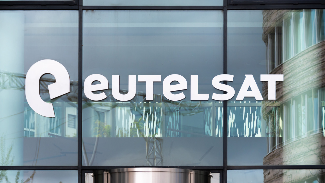 Eutelsat: Επαφές με ΕΕ για την παροχή δορυφορικών επικοινωνιών στην Ουκρανία