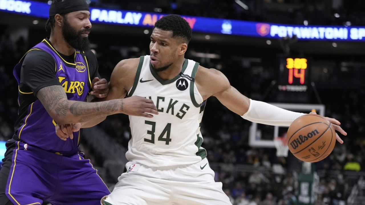 NBA: O Giannis σάρωσε τον Ντόντσιτς