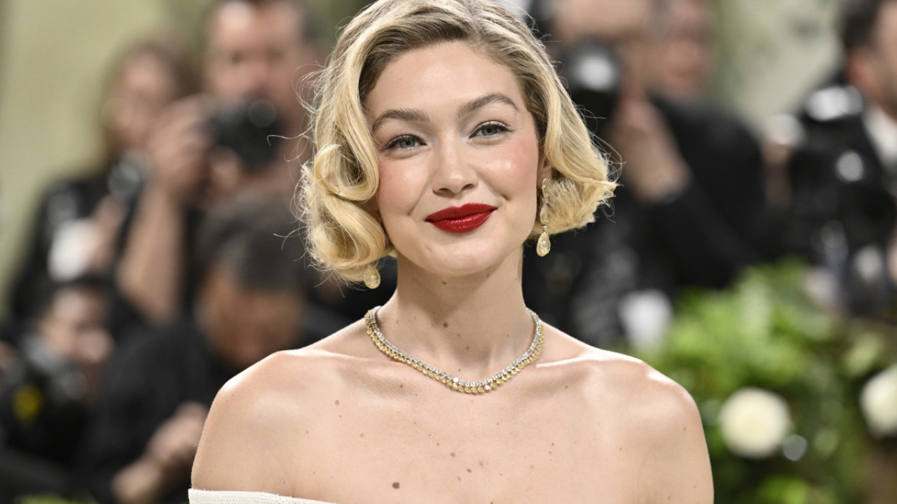 Gigi Hadid: Περπάτησε στην πασαρέλα κατά τη διάρκεια του Fashion Week στο Παρίσι