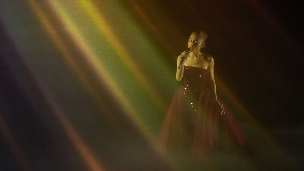 Το performance της Ariana Grande στα Όσκαρ είχε ένα κρυφό νόημα Το performance της Ariana Grande στα Όσκαρ είχε ένα κρυφό νόημα