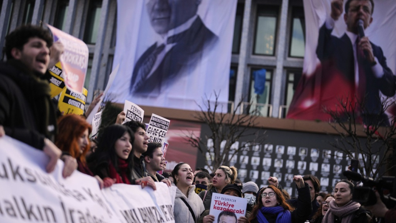 Σε αναβρασμό η Τουρκία – Προφυλάκιση Ιμάμογλου ζήτησαν οι εισαγγελείς