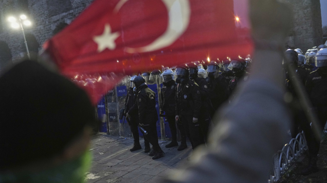 Εκατομμύρια Τούρκοι αψηφούν τον Ερντογάν – Ιμάμογλου: «Φτάνει πια – Στις προεδρικές έρχεται αξέχαστο χαστούκι»