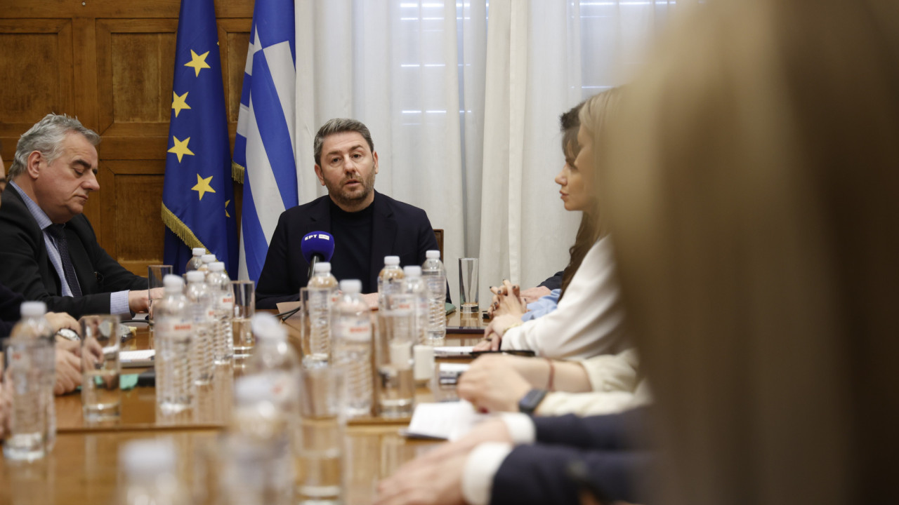ΠΑΣΟΚ: Προβληματισμός για τις δημοσκοπήσεις – Το παρασκήνιο της προσωρινής αντικατάστασης Λιακούλη απο την προανακριτικη